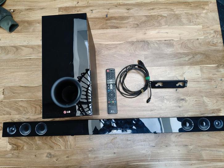 LG Soundbar met draadloze subwoofer, compleet., Audio, Tv en Foto, Soundbars, Ophalen of Verzenden