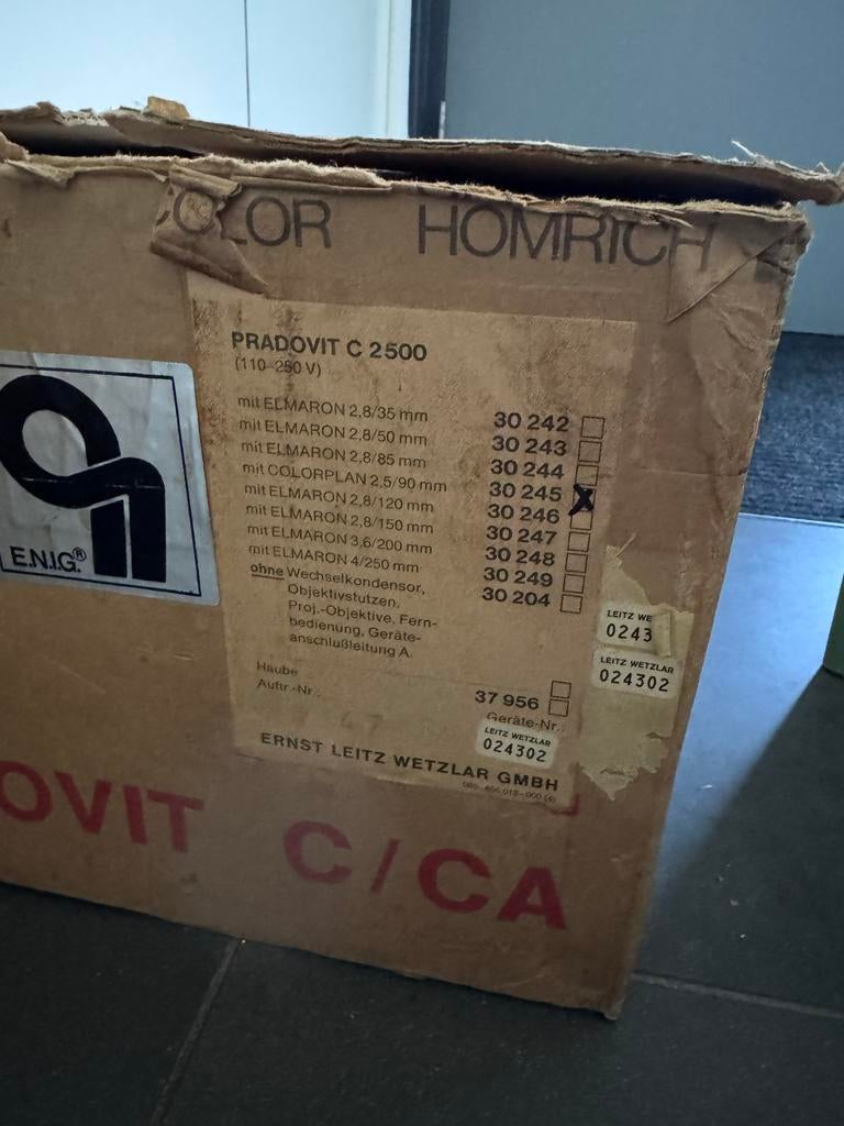Leitz Wetzlar Pradovit C 2500 Diaprojector (Nieuw in doos), Ophalen, Nieuw