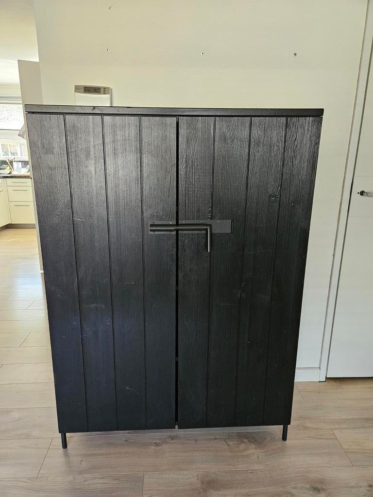 Zwarte kast van Woood met schuifsluiting, Ophalen, Gebruikt