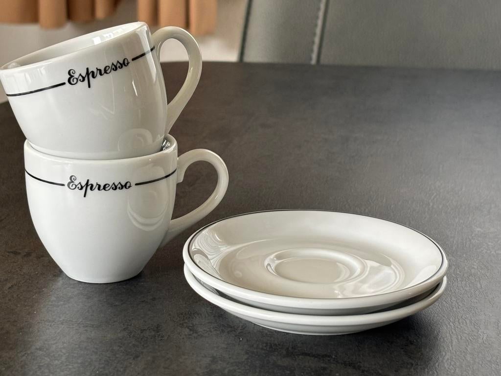 Espresso kop en schotel 2 stuks, Huis en Inrichting, Keuken | Servies, Ophalen, Zo goed als nieuw, Overige stijlen, Kop(pen) en/of Schotel(s)