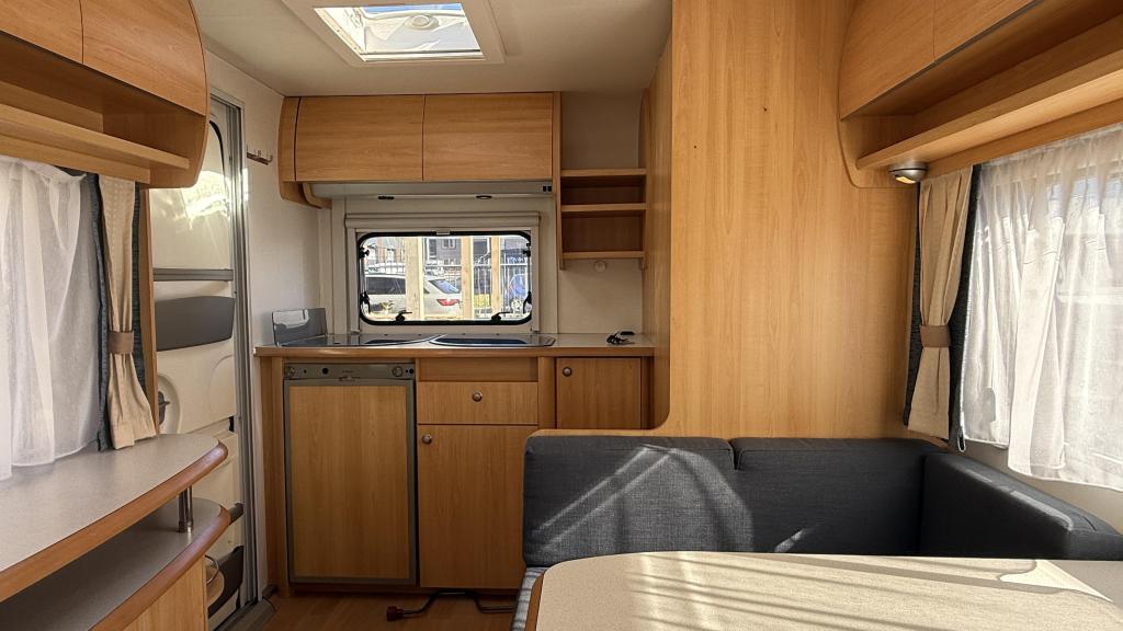 Home-Car Racer 43 AFM bouwjaar 2005 met voortent & z, Caravans en Kamperen, Caravans, Home-car, Bedrijf, Treinzit, 750 - 1000 kg