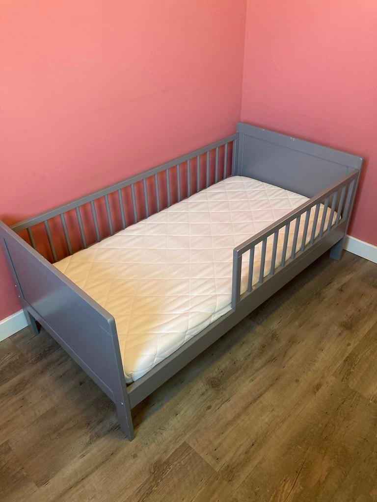 Petite Amelie Peuterbed Zo Goed Als Nieuw met Matras, Kinderen en Baby's, Kinderkamer | Bedden, 70 tot 85 cm, 140 tot 160 cm, Zo goed als nieuw