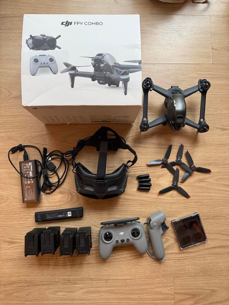 DJI FPV Combo Drone + 4 accu’s + accessoires, Ophalen of Verzenden, Zo goed als nieuw