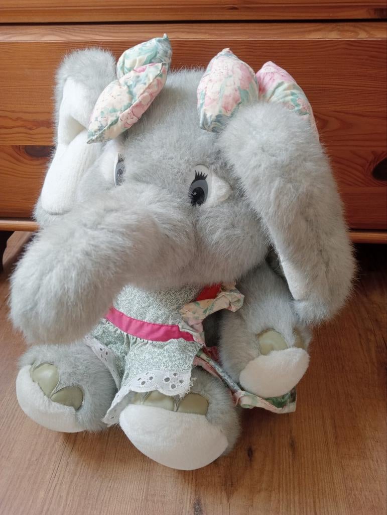 Vintage Intertoys olifant knuffel, Verzamelen, Beren en Cherished Teddies, Zo goed als nieuw, Stoffen beer, Overige merken, Ophalen of Verzenden