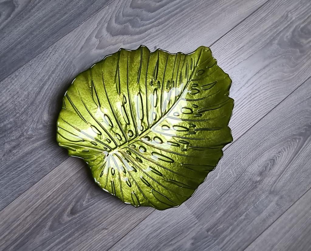 Groene schaal in de vorm van een blad, Huis en Inrichting, Woonaccessoires | Schalen en Manden, Ophalen of Verzenden, Nieuw, Glas