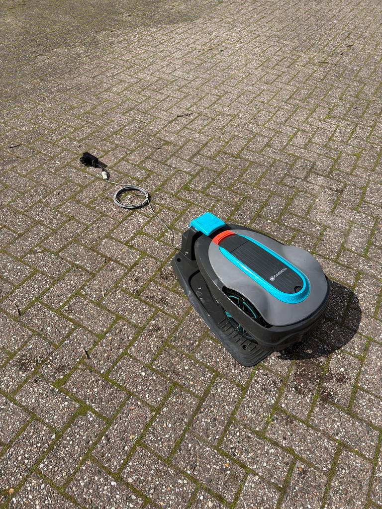 Gardena robotmaaier met laadstation, Ophalen of Verzenden, Gebruikt, 20 tot 25 cm