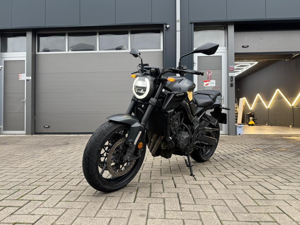 Te koop aangeboden: CB 650 R Neo Sports 2023 black edition, Motoren, Particulier, Naked bike