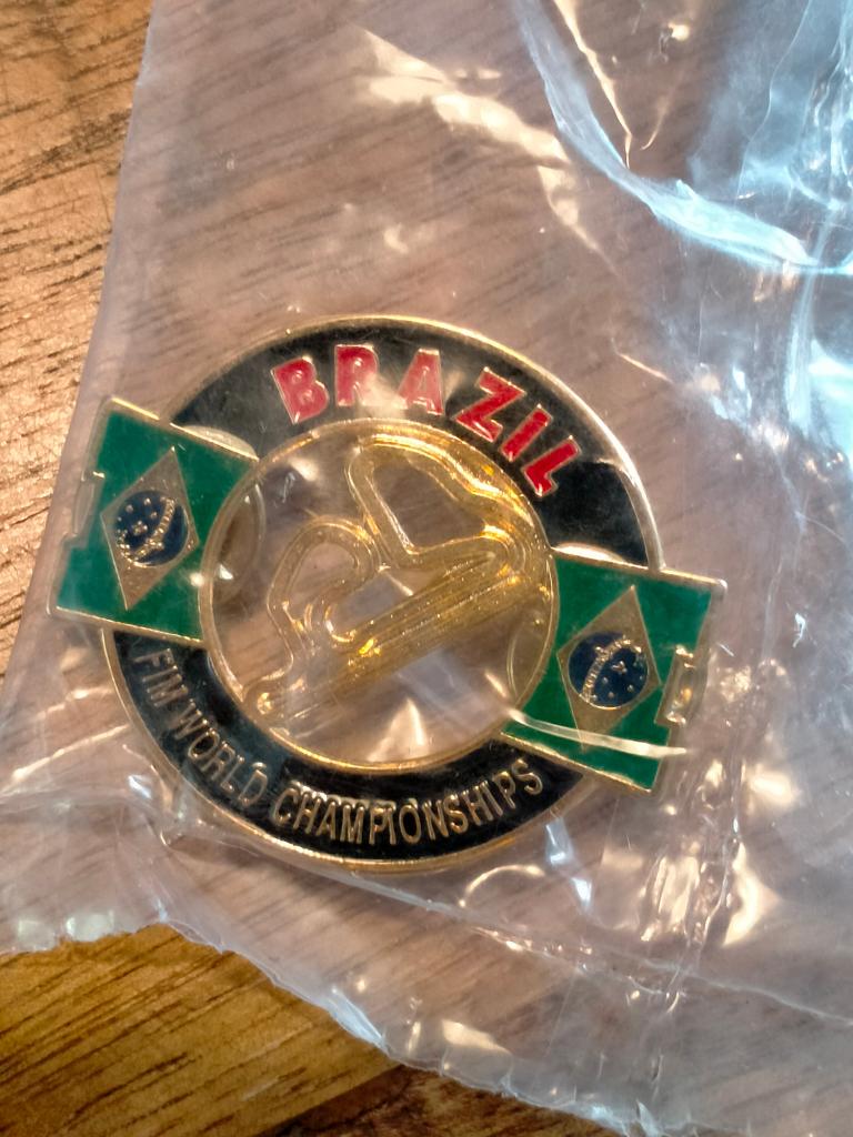 FIM World Championships Brazil motor race pin motorrace, Ophalen of Verzenden, Zo goed als nieuw, Sport