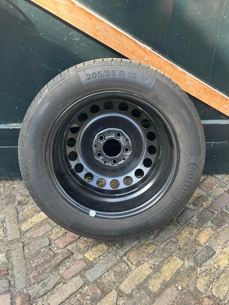 Nieuwe Continental band 205/55 R16 V op stalen velg, Auto-onderdelen, Banden en Velgen, Ophalen, 16 inch, Banden en Velgen, Nieuw