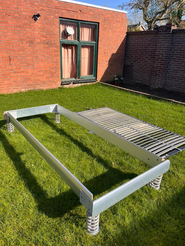 Gratis eenpersoonsbed 220 x 90 (cm), Huis en Inrichting, Slaapkamer | Bedden, Ophalen, 90 cm, Eenpersoons, Wit