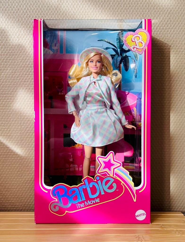 Barbie the Movie Collectable Blue Plaid NRFB, Verzamelen, Poppen, Ophalen of Verzenden, Nieuw, Fashion Doll
