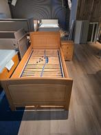 Massief houten bed met nachtkastje, Ophalen, 90 cm, Eenpersoons, Zo goed als nieuw