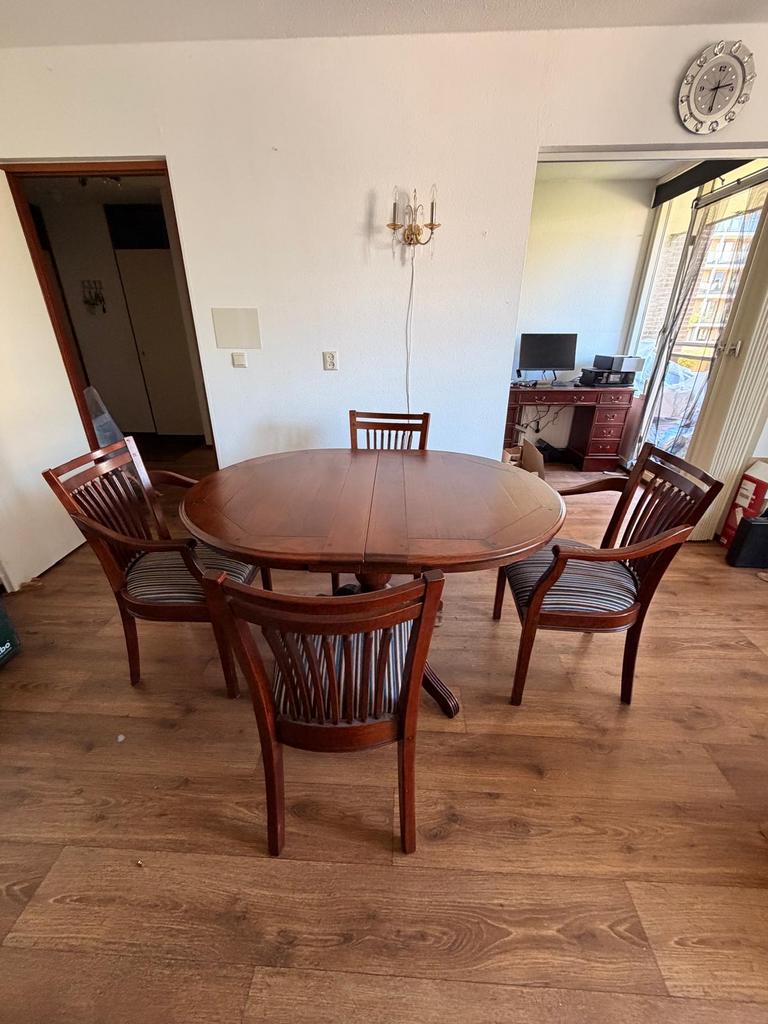 Houten eettafel met 4 stoelen, Huis en Inrichting, Tafels | Eettafels, Ophalen, 100 tot 150 cm, Klassiek, Eikenhout