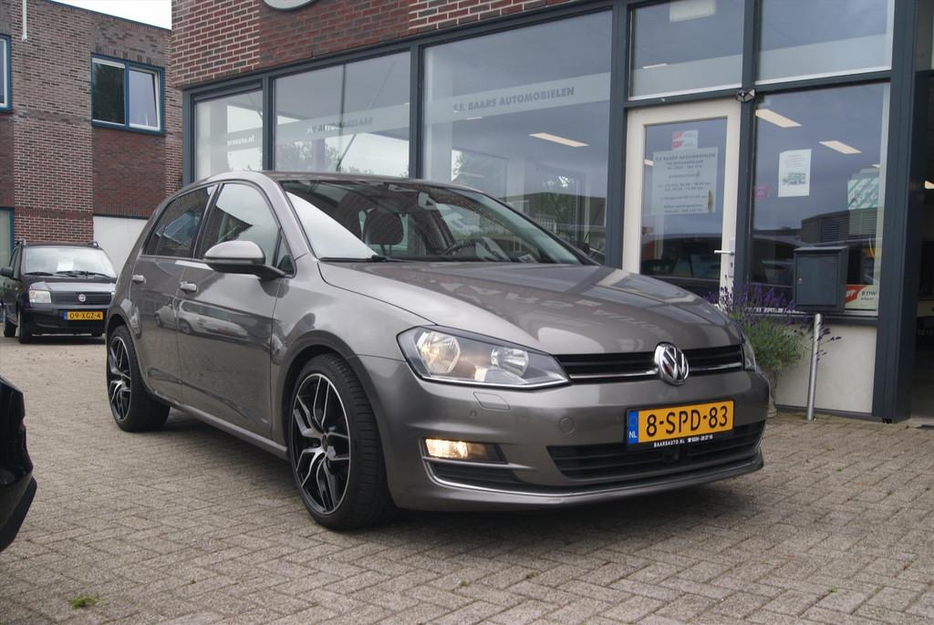 VOLKSWAGEN Golf 1.2 TSI 105pk BMT 5D Highline leer, Voorwielaandrijving, Euro 5, Gebruikt, Zwart