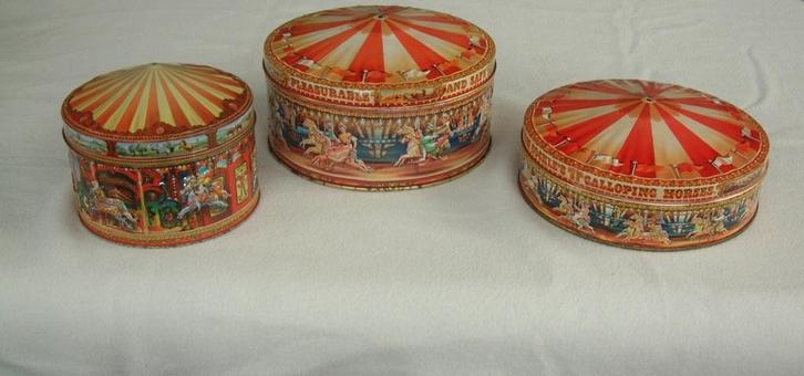 3 Prachtig vintage  blik trommel Carrousel wv 1 Churchill's, Verzamelen, Blikken, Overige, Overige merken, Ophalen of Verzenden