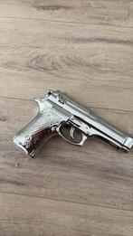 Pistool decoratie accesoire, Ophalen of Verzenden, Zo goed als nieuw