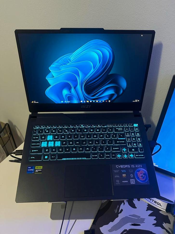 MSI Cyborg 15 A12V Gaming Laptop, Computers en Software, Windows Laptops, Zo goed als nieuw, 15 inch, SSD, 2 tot 3 Ghz, 8 GB, Qwerty