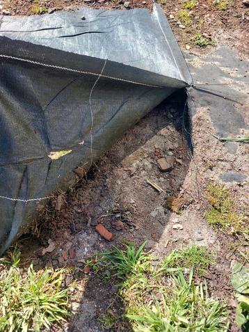 Gratis afhalen zwart zand 9m3 onder worteldoek gelegen beschikbaar voor biedingen
