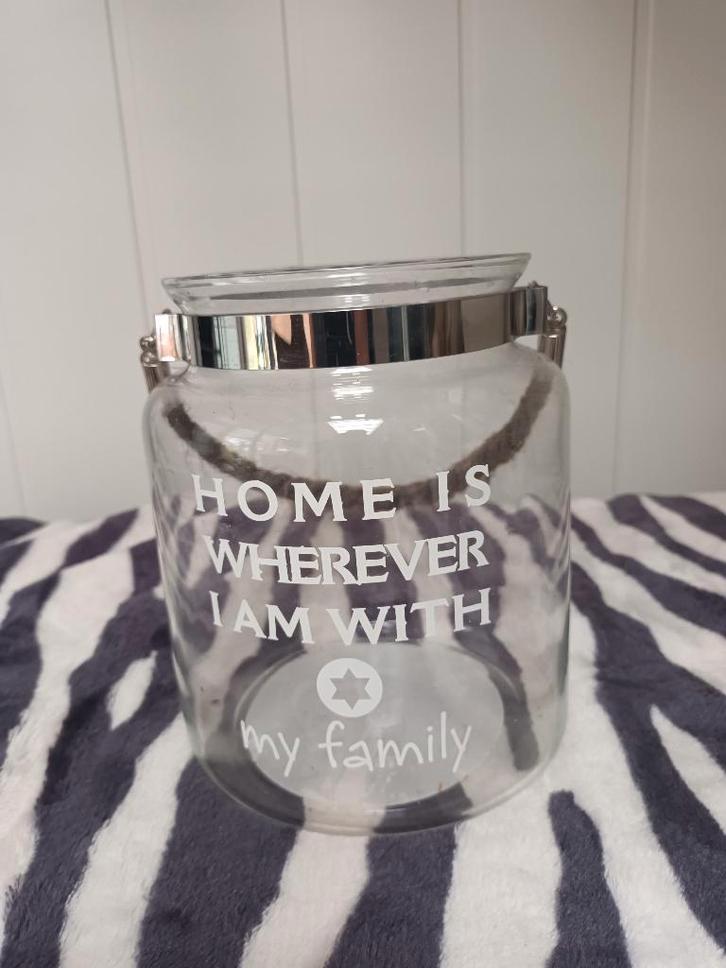 nieuw glazen windlicht home is..., Huis en Inrichting, Woonaccessoires | Kandelaars en Kaarsen, Nieuw, Kandelaar, Minder dan 25 cm