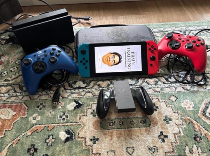 Nintendo Switch V2 incl. dock/oplader, hardcase & game, Spelcomputers en Games, Spelcomputers | Nintendo Switch, Zo goed als nieuw