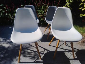 4 Replica Vitra DSW Eames eettafel stoelen 2 wit 2 grijs beschikbaar voor biedingen
