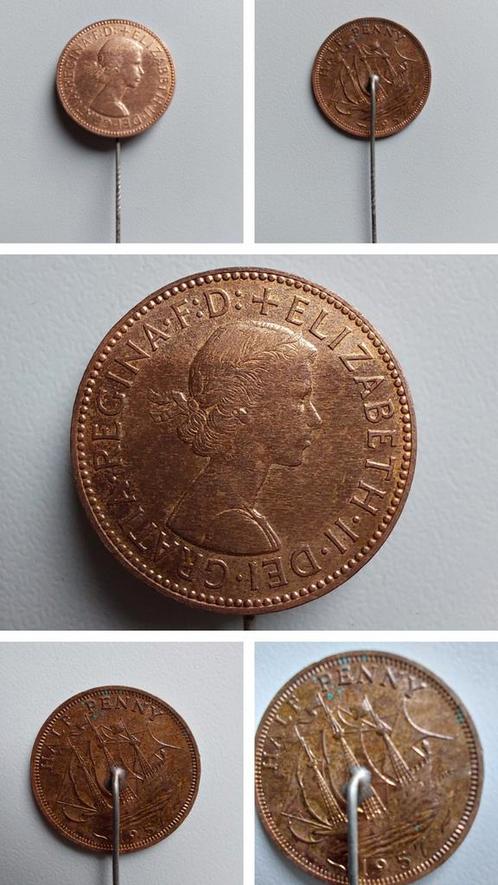 Britse bronzen munt met Koningin Elizabeth ll op speld 1957, Verzamelen, Speldjes, Pins en Buttons, Gebruikt, Transport, Ophalen of Verzenden