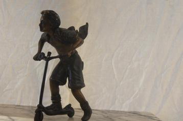 Jongen op de step  ( Brons beschikbaar voor biedingen