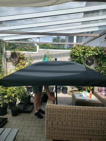 Parasol Cuba van intratuin beschikbaar voor biedingen