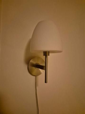 Wandlamp - Wit met zilveren details beschikbaar voor biedingen