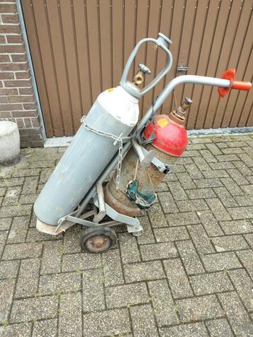 Kar voor lasgassen (incl flessen) beschikbaar voor biedingen