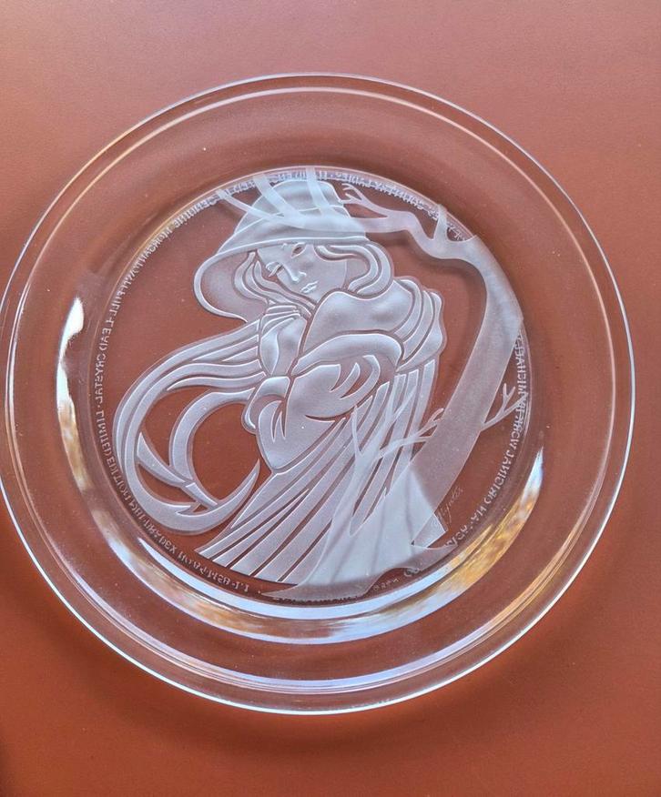 Schaal gegraveerd glaskunstenaar Michael Yates. 1981, Antiek en Kunst, Antiek | Glas en Kristal, Ophalen of Verzenden