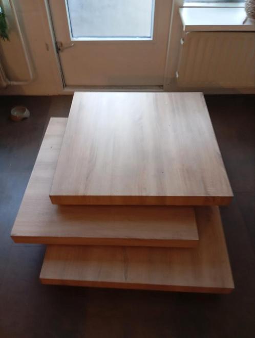 Aparte tafel 80/80/32 wel gebr sporen, Huis en Inrichting, Tafels | Salontafels, Gebruikt, Minder dan 50 cm, 50 tot 100 cm, 50 tot 100 cm