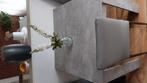 Te koop betonlook tafel met 2 grijze stoelen, Huis en Inrichting, Ophalen, 50 tot 100 cm, Vierkant, Tot twee personen