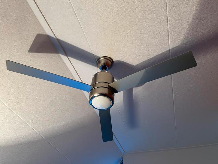 Plafondventilator met verlichting en afstandsbediening, Witgoed en Apparatuur, Ventilatoren, Gebruikt, Plafondventilator, Ventilator met afstandsbediening