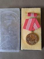 diverse doosjes DDR onderscheidingen, Ophalen of Verzenden, Overige soorten, Duitsland, Lintje, Medaille of Wings