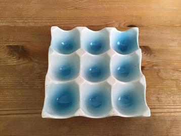 Eierschaal. Serveer bord voor 9 eieren. beschikbaar voor biedingen