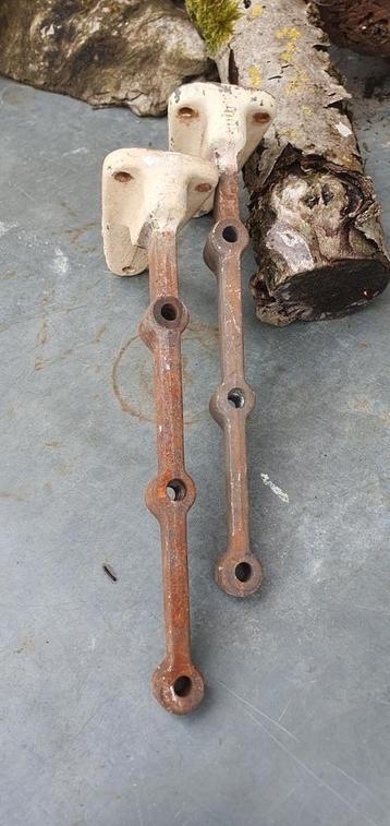 set stoere retro industriële wandsteunen plankdragers beschikbaar voor biedingen