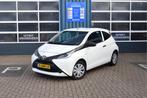 Toyota Aygo 1.0 VVT-i x-now AIRCO Wordt met nieuwe APK gelev, Auto's, Voorwielaandrijving, Stof, Gebruikt, Euro 6