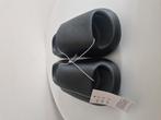 Yeezy slides zwart | 65€ | Maat 40, Kleding | Heren, Schoenen, Ophalen of Verzenden, Nieuw, Zwart