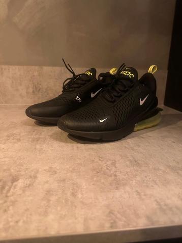 Nike air max 270 beschikbaar voor biedingen