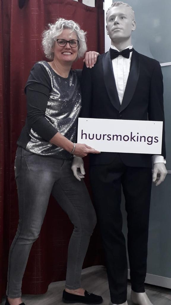 Smoking huren bij outletschoonhoven  voor € 50,-, Kleding | Heren, Carnavalskleding en Feestkleding, Zo goed als nieuw, Kleding