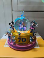 Disney Mickey Mouse 70th Anniversary Light-Up Snowglobe, Verzamelen, Disney, Ophalen of Verzenden, Mickey Mouse, Nieuw, Beeldje of Figuurtje