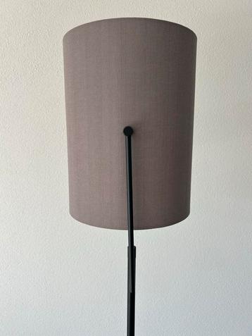 Stijlvolle Staande Lamp beschikbaar voor biedingen