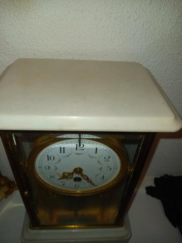 Antieke pendule klok beschikbaar voor biedingen