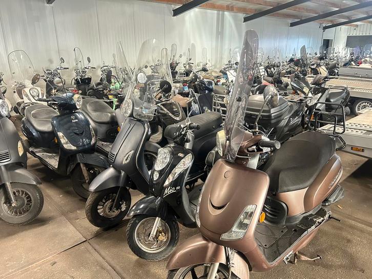 100+ scooters te koop | handel/export, Fietsen en Brommers, Snorfietsen en Snorscooters, Gebruikt, Overige merken, Benzine, Ophalen