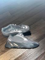 Yeezy boost 700 v2 hospital blue, Kleding | Heren, Nieuw, Ophalen of Verzenden