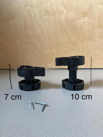 Stelpoten voor kledingkast beschikbaar voor biedingen