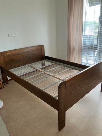 Massief houten (senioren) bed beschikbaar voor biedingen