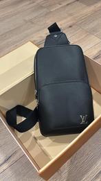 Louis Vuitton Avenue Sling Bag, Ophalen of Verzenden, Zo goed als nieuw, Zwart, Leer