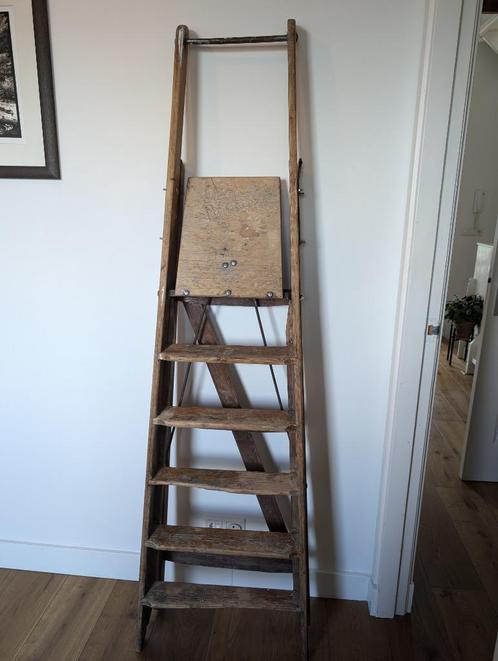 Rustic solid-wood ladder | Rustieke ladder van massief hout, Doe-het-zelf en Verbouw, Ladders en Trappen, Gebruikt, Ladder, Minder dan 2 meter